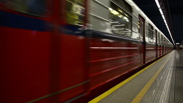 Subway arriving at station Swietokrzyska in Warsaw