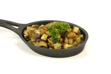 Poêlée de pommes de terre sautées au cèpes