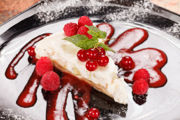 cheesecake with red currant and mint