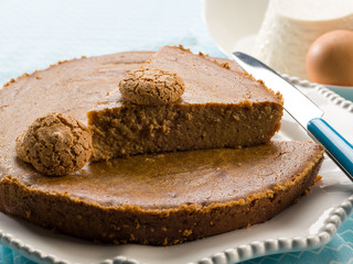 pie with cocoa ricotta and biscuit