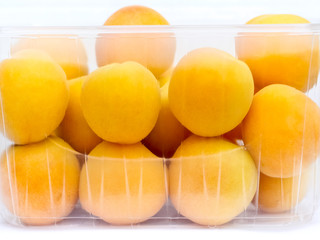 Aprikosen im Kühlschrank