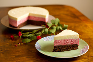 Torta de chocolate y frutilla