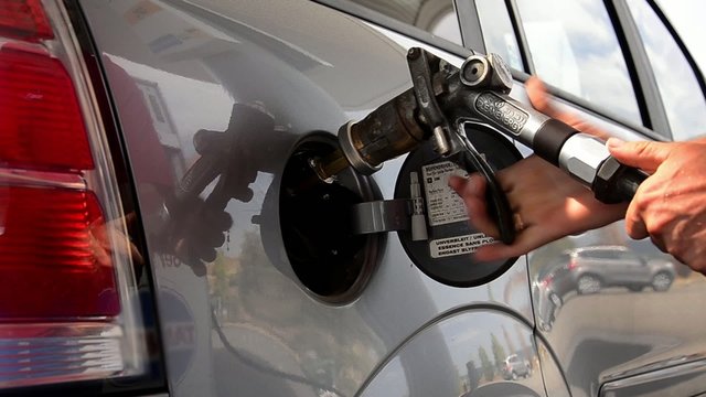 refueling a car with lpg gas