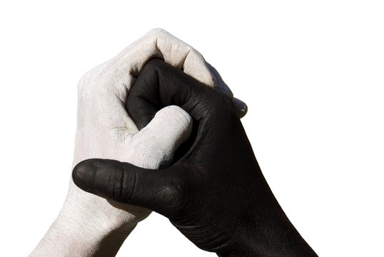 schwarze und weiße Hand greifen ineinander