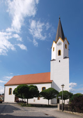 Fototapeta na wymiar Kościół parafialny św Piotra i Pawła w miejscowości Frey