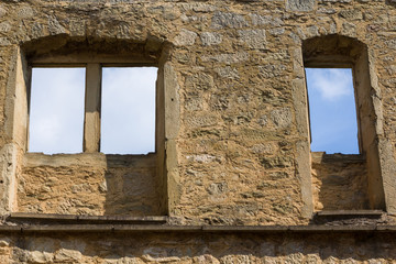 Yburg-Fenster groß und klein