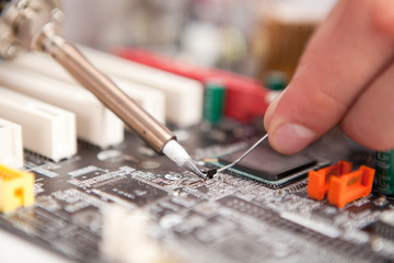 Reparation of electronic components - obrazy, fototapety, plakaty