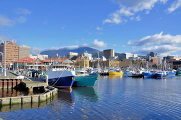 Fototapeta na wymiar Fishing Boat At Dock w Hobart Harbour