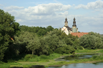 Fototapeta na wymiar Klasztor w Lądzie