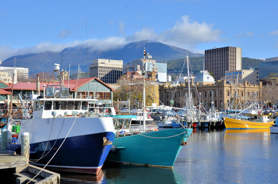 Fototapeta View of Hobart Harbour in a Clear Winter Day