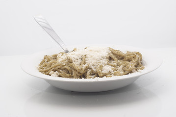 Spaghetti with pesto