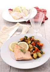 Fototapeta na wymiar cooked salmon and vegetables