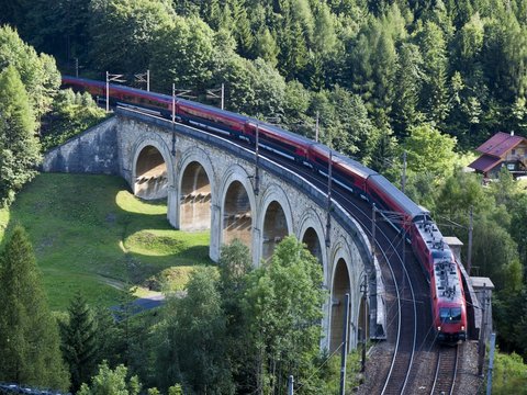 Train running on a viaduct - Semmeringbahn