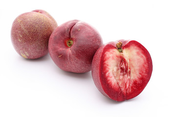 2 nectarines et une moitié
