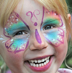 Kinderschminken beim Kinderkarneval