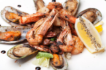 mussels and shrimp prepared on plate