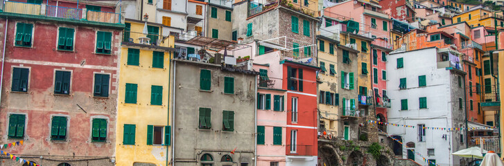 Fototapeta na wymiar Kolorowe ściany, Riomaggiore, Włochy