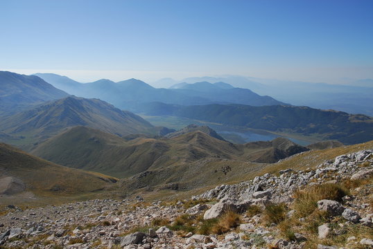 Panorama in estate delle montagne della regione Molise, Italia