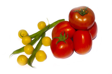 Tomatoes with green beans and cherry-plums