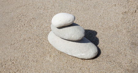 Fototapeta na wymiar galets de méditation relaxation en équilibre