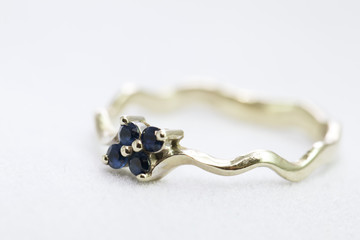 Ring with sapphires