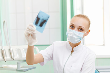 Fototapeta na wymiar Portret pracownika stomatologicznej