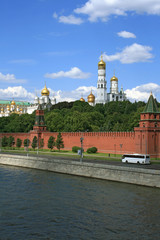 Obraz premium Moscow Kremlin over river