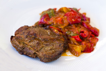 Schweinesteak mit Mix-Gemüse,Paprika,Tomaten- gegrillt