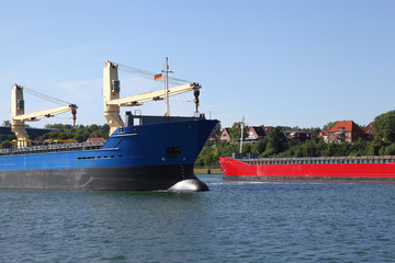 Begegnung von Frachtern auf dem Kiel Kanal