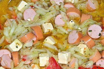Salat mit Würstchen