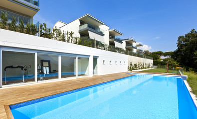 residence with swimming pool