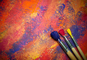 Obraz premium Paintbrushes on abstract grange background