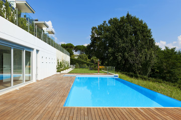 residence with swimming pool