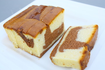 tranches de gâteau marbré