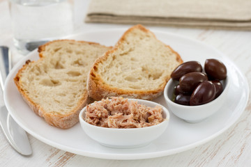 bread with tuna and olives on the plate