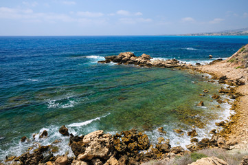 Fototapeta na wymiar Wybrzeże Morza Śródziemnego w pobliżu miasta Pafos, Republiki Cypryjskiej