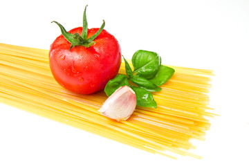 Raw spaghetti with tomatoes