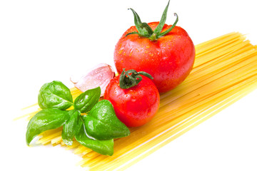 Raw spaghetti with tomatoes