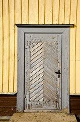 Obraz na płótnie Canvas old wooden door on wall
