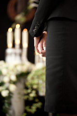 woman at funeral mourning - obrazy, fototapety, plakaty