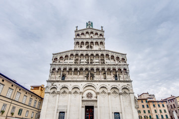 Fototapeta na wymiar San Michele in Foro kościoła w Lukka, Włochy