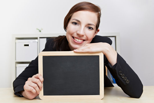 Lehrerin mit Schiefertafel