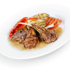 ribs grilled with vegetables and gravy