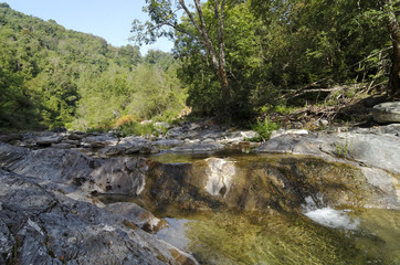 Corse, rivière de montagne en costa verde