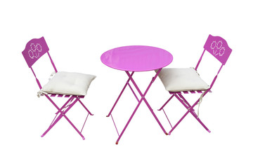 table de jardin et chaises roses