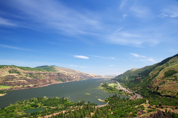 Naklejka premium Columbia river sky