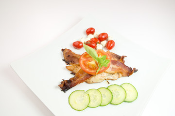Chicken with bacon, tomato and thyme