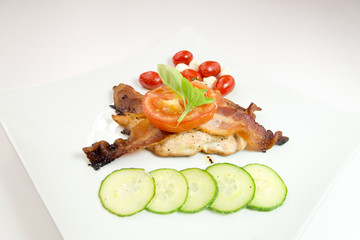 Chicken with bacon, tomato and thyme