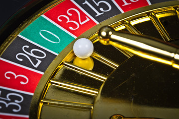 A roulette with the ball in 0 - 44252675