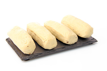 Quenelles aux morilles sur ardoise
